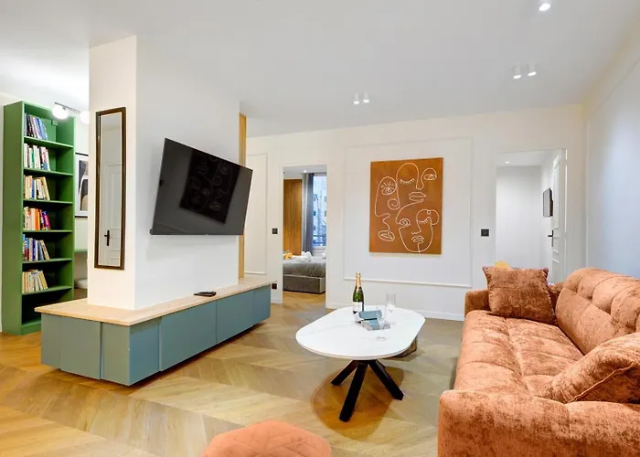 Bluestay 122 - Superb